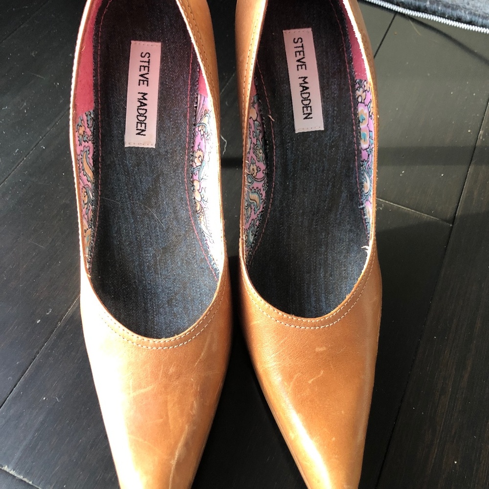 NWOT Steve Madden Tan Pumps